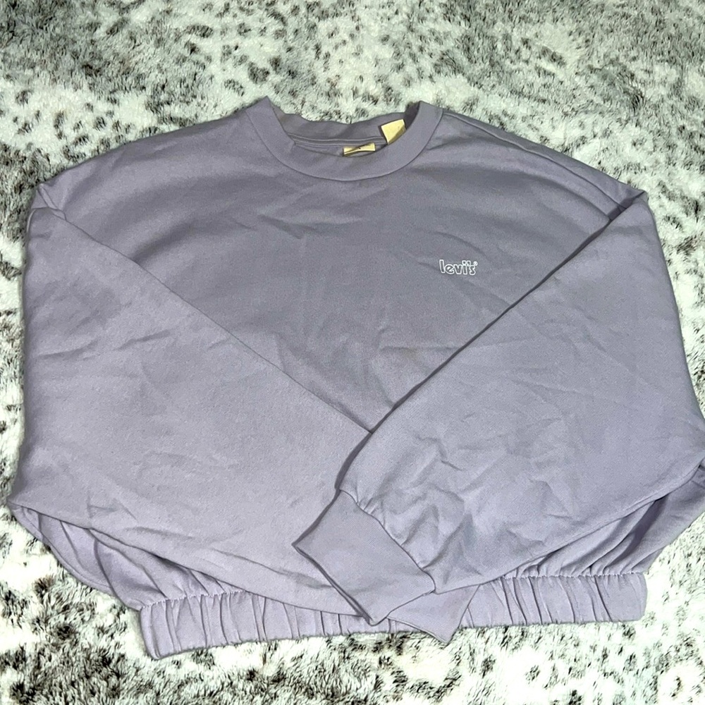 Levi’s lilac cropped crewneck - size large — thick material